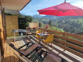 Private terrace, cosy appartement, ideal couple, bbq,relax, welcome, near La Clusaz, Grand Bornand, Annecy and lake, many sports and entertainment activities summer and winter - 8