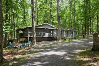 Dog-Friendly w Woodstove Fire Pit & River Access - Great Cacapon - 0