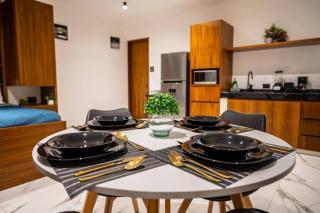 Stylish Studio w Rooftop Pool Walk to Beach 5th - 8