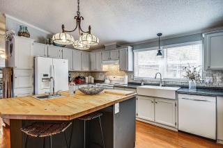 Lakefront Hodges Home - Dock, Patio, Near Downtown - 1