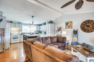 Lakefront Hodges Home - Dock, Patio, Near Downtown - 5