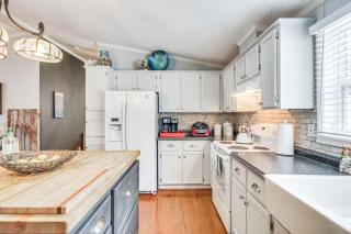 Lakefront Hodges Home - Dock, Patio, Near Downtown - 3