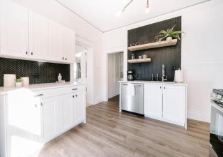 Olde Town Ambler A Distinctive Walkable Retreat - Arvada - 3