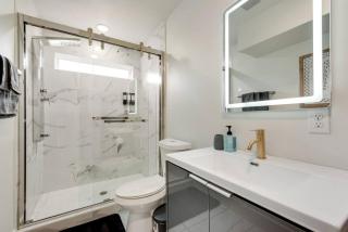 New! Modern Comfort 5 min from Downtown & Deep Ellum - Dallas - 6