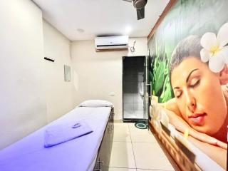 Swimming Pool near Sea Beach HOTEL RB, PURI, fully Air Conditioned Rooms And BREAKFAST, Wifi & Restaurant And Parking - THE LUXUARY HOTEL IN PURI - Puri - 1