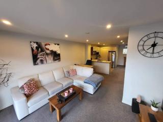 Modern Apartment with Stunning Lake Views - Queenstown - 8