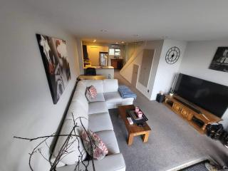 Modern Apartment with Stunning Lake Views - Queenstown - 7