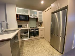 Modern Apartment with Stunning Lake Views - Queenstown - 4