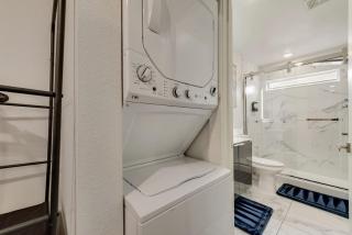 New! Stylish City Getaway Near Deep Ellum and Downtown - 6