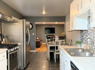 Comfortable Family Getaway - 8