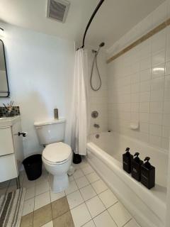 Elegant 1BR Condo at Brickell - 2