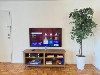 Huge Place Minutes from NYC Parking Available - Guttenberg - 0