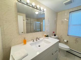 Huge Place Minutes from NYC Parking Available - Guttenberg - 9