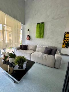 Stylish condo in Santa Ana - Balcony and views - 6