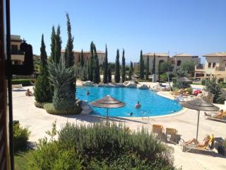 Theseus Village 2 Bed Apartment With Enviable Position On Communal Pool - Kouklia - 0