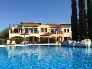Theseus Village 2 Bed Apartment With Enviable Position On Communal Pool - Kouklia - 9