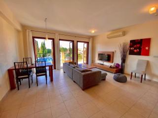 Theseus Village 2 Bed Apartment With Enviable Position On Communal Pool - Kouklia - 7