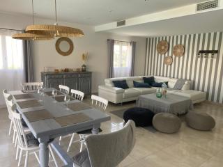 Villa Moana Lagune 4 chambres, 4 salles de bain, piscine privative chauffée à 30 degrés toute l année, balnéo, terrain de pétanque privé, ping-pong - 1