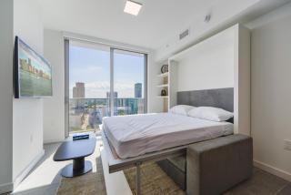 Stylish Stay in the Heart of Miami - Walk to Bayside & Bayfront Park - 1