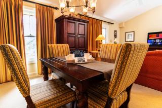 1 BR Top Floor - private balcony & views 5304 - 2