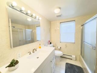 Spacious and Convinient near NYC Parking Available - Guttenberg - 6