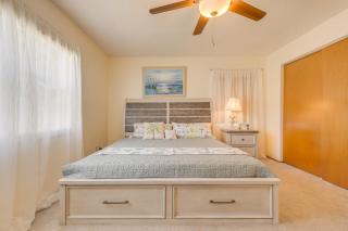 King size bed, private bathroom, flat TV - Clearwater - 0