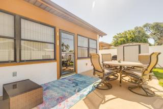 King size bed, private bathroom, flat TV - 5