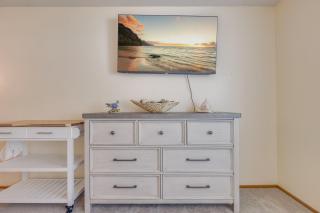 King size bed, private bathroom, flat TV - Clearwater - 4
