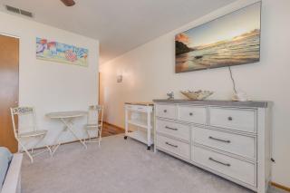 King size bed, private bathroom, flat TV - 2
