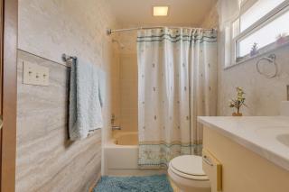 King size bed, private bathroom, flat TV - 1