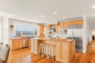 Mountain Mama Ranch - Luxe Farmhouse on 200 acres close to Shenandoah, with top amenities, longhorns and Blue Ridge mountain views - Amissville - 1