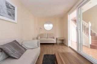 Lovely 5 bed house 8 beds - Thamesmead - 3