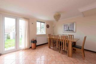 Lovely 5 bed house 8 beds - Thamesmead - 2