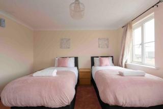 Lovely 5 bed house 8 beds - 1