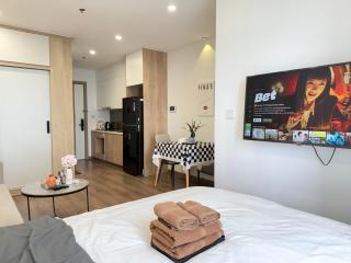 Mochie Homestay - Lakeview Apartment with Private gym, Pool in Imperia 2, Vinhomes Smart Hanoi - Phú Thú - 9