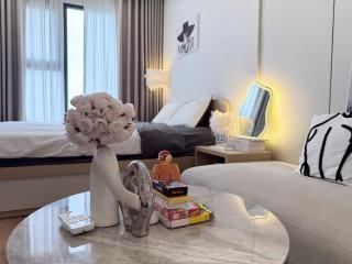 Mochie Homestay - Lakeview Apartment with Private gym, Pool in Imperia 2, Vinhomes Smart Hanoi - Phú Thú - 1