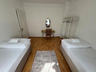 Apartment near OLG & University - 7