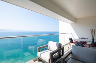 BEACH FRONT Amazing View & Pool at Harbor 171 - Puerto Vallarta - 3