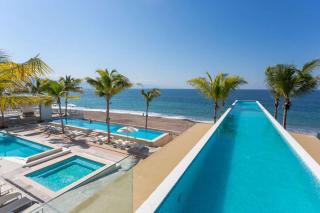 BEACH FRONT Amazing View & Pool at Harbor 171 - Puerto Vallarta - 1
