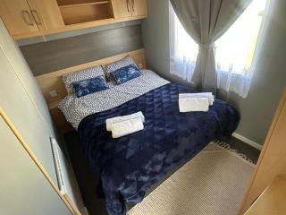 Holiday Caravan - Clacton-on-Sea - 1