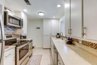 Pool and Trail Access On-Site Barton Creek Condo! - Austin - 3