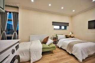 Stratford, London E15 - modern Studio for 3 - 3