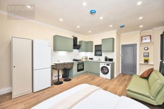 Stratford, London E15 - modern Studio for 3 - 4