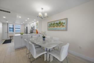 Attractive beachfront condo with pool, tennis and gym - 3