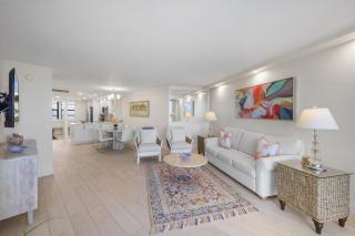 Attractive beachfront condo with pool, tennis and gym - 6