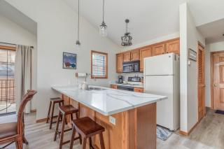 2BR Village At Indian Point 1112 near SDC - Free Tickets Daily up to $500 - Branson - 9