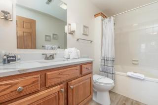 2BR Village At Indian Point 1112 near SDC - Free Tickets Daily up to $500 - Branson - 2