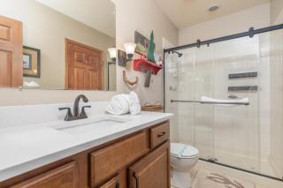 2BR Village At Indian Point 1312 near SDC - Free Tickets Daily up to $500 - Branson - 1