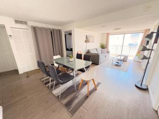 South Beach and Collins 3Br, Parking included - 9