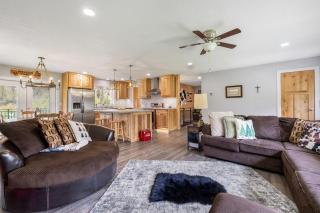 Cozy Creekside Cabin - Rapid City - 0